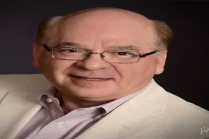 Portrait of author Robin Paul Malloy
